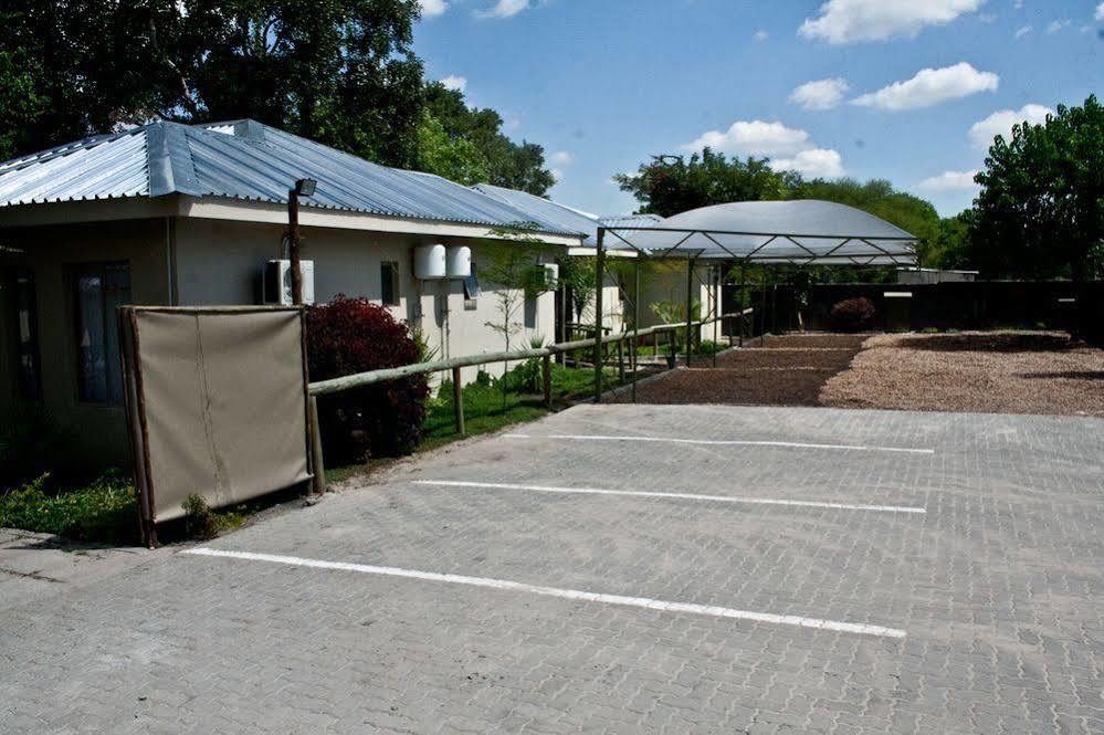 Rivernest Boutique Cottages Maun ภายนอก รูปภาพ